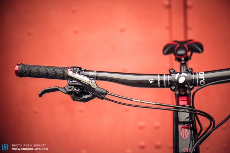 The wide Bontrager handlebars will allow maximum control on the trail