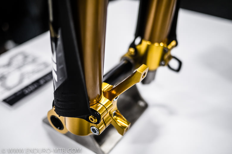 X-Fusion Revel HLR: golden upside-down enduro fork