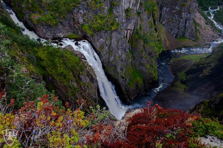 Der Vøringfossen mit 183m Fallhöhe, die größte Freifallstrecke des Wassers ist 145m.