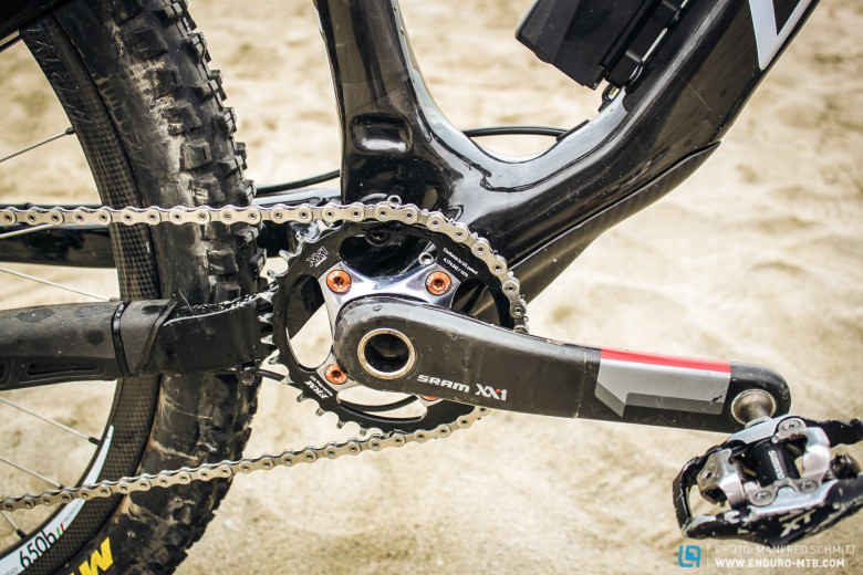 A full XX1 drive train keeps weight down.  Alex chooses to race with no chain device!