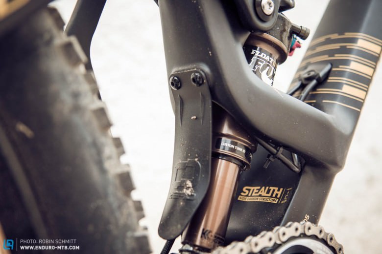 The mudguard protects the exposed rear shock from mud.