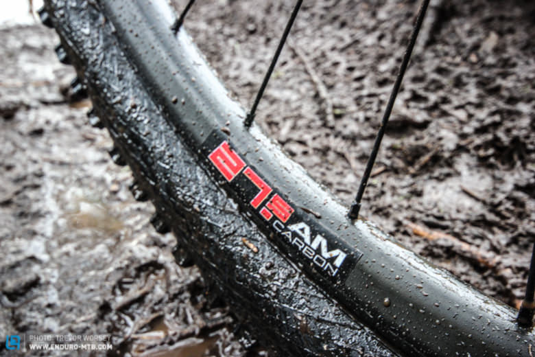 The 27.5 AM is aimed at enduro and aggressive trail riding. With a 31 mm rim width to accommodate wider tires it produces a huge contact patch for confidence and control!