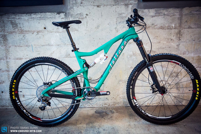 The Juliana Roubion features 160 mm travel on 27.5″ wheels, and is aimed at all mountain riders