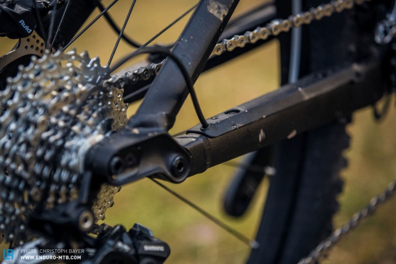 The internal cable routing creates a clean and tidy appearance.