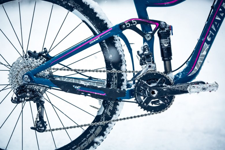A Fox Evolution Float CTD shock with 140mm travel works well with the tried and tested Giant Maestro rear end. The 2 x 10 SRAM X.0 drivetrain provides a 22/36 combination at the front, which delivers a full range of gear options for steep climbs.