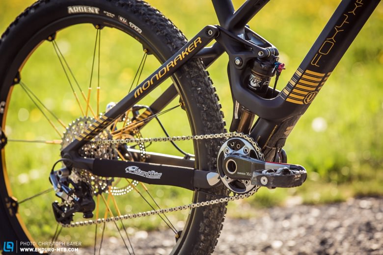 The drivetrain is a full Sram XX1 group with a rather small 30t chainring. The wheels are some pimp-looking Crankbrothers with Maxxis Ardent rubbers.
