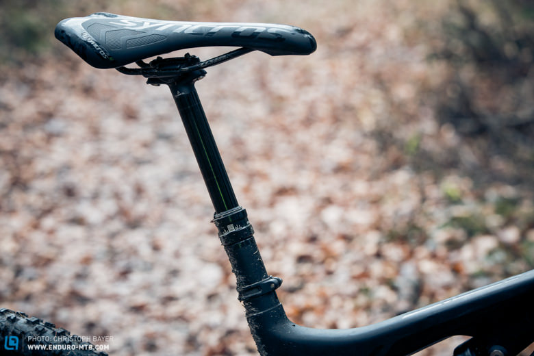 The RockShox Reverb Stealth included underscores the simple look of the Genius 910. It comes with 125mm of infinite seat height adjustment and is also operated from the bars.
