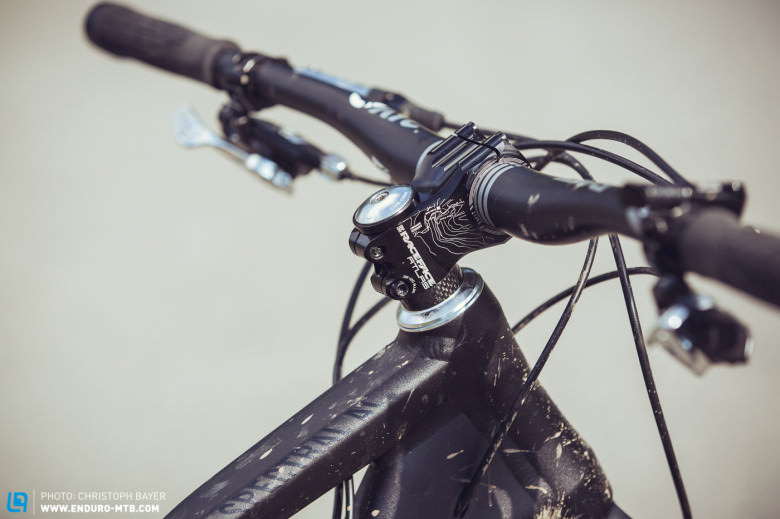 The 50mm Race Face Atlas stem enables more direct handling and reduces the 'over-the-bars' feeling on steep descents.