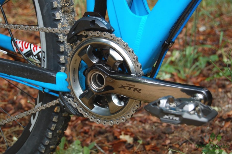 To make sure, he will never lose his chain, Marco Fidalgo mounted a chain guide to his 1x11 Shimano XTR crank.