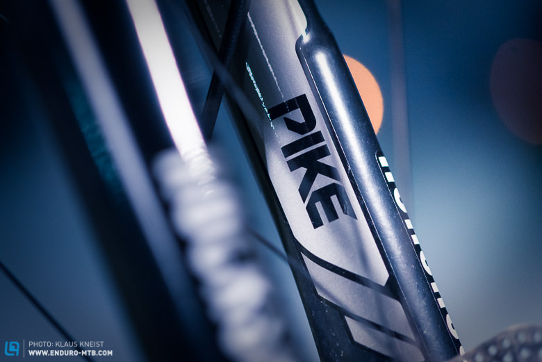 The RockShox Pike RC supplies with a very sensible performance and is mounted in the lower able, 