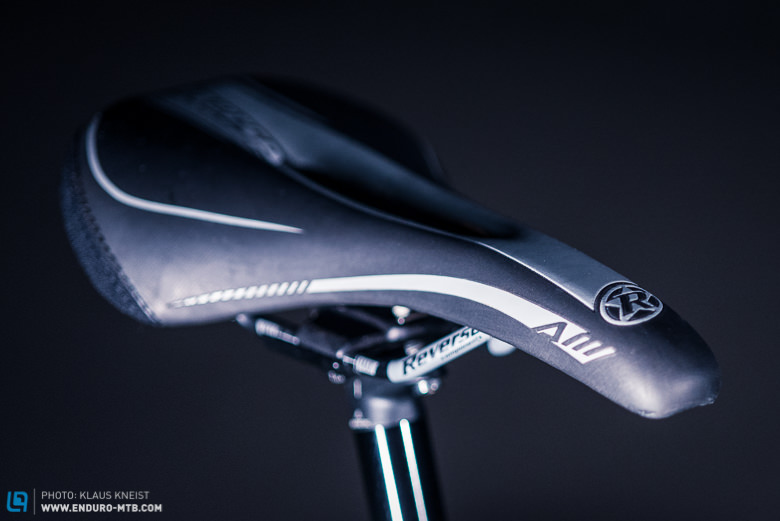 The saddle of Reverse Components is comfortable, but it is expected that it gets exchanged to a personally preferred one. Because the saddle has to fit perfect to you. 