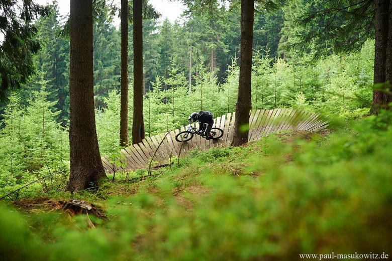 Eine gelungene Mischung aus naturbelassenen Trails mit verschiedenen gebauten Elementen erwartet die Teilnehmer in Breitenbrunn. 