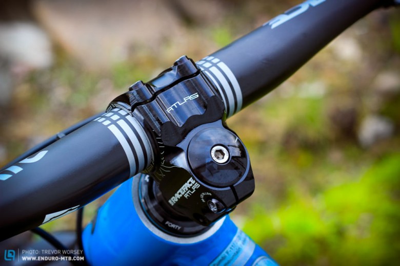 The Atlas 35mm stem offers very direct steering input, in a neat and light package.