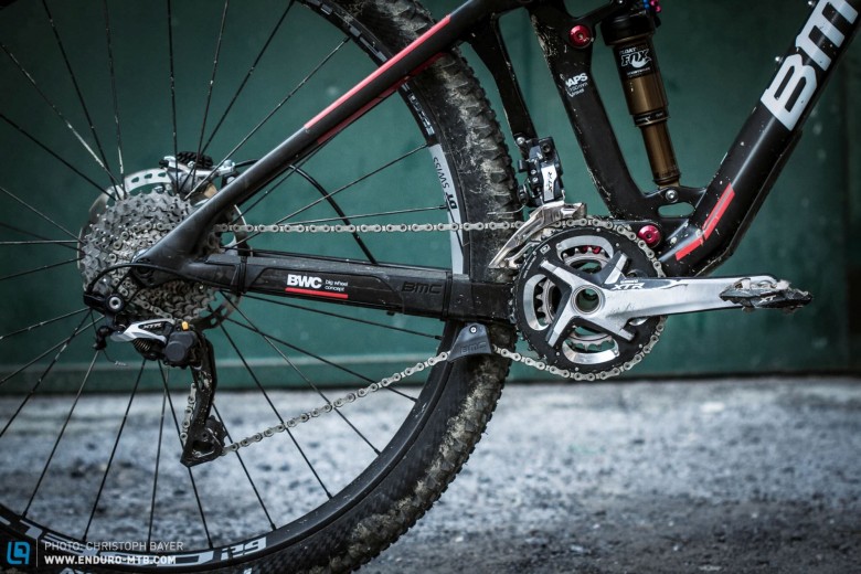 Everything in hand. BMC’s own chain guide consistently held the chain of the Shimano XTR double-ring drivetrain where it belongs. No dropped chains! The granny ring proved to be an advantage, especially on long steep climbs, helping to save energy for the downhill.