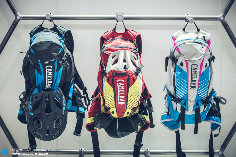 Various helmets and protectors can be stored with the help of practical straps. . 