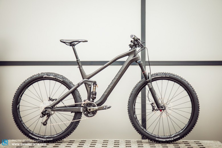 The new Canyon Spectral CF is over 600g lighter than the aluminium version, coming in at 12kg.