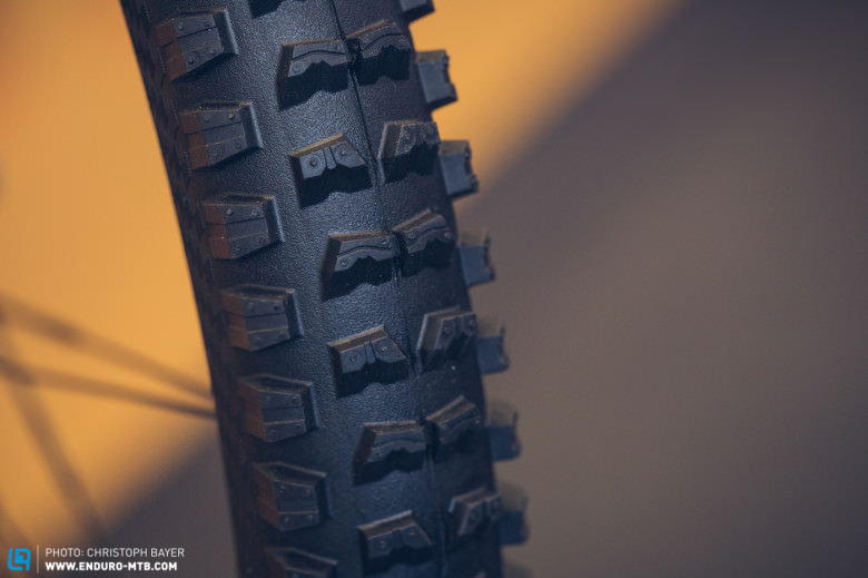 The popular downhill tyre Kaiser Projekt with the new Protection Apex carcass. 