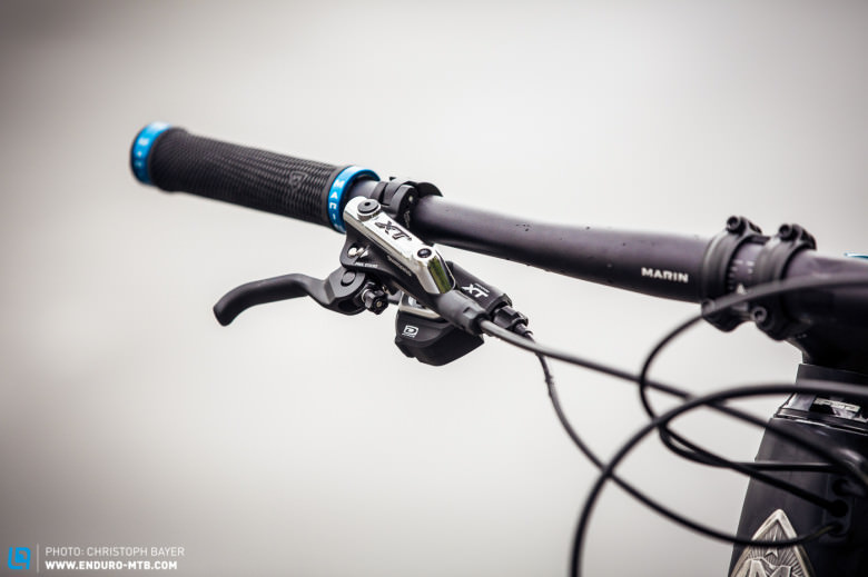 A complete Shimano XT group enables good delay. 