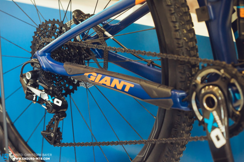 A SRAM X01 group easily manages change of gears.