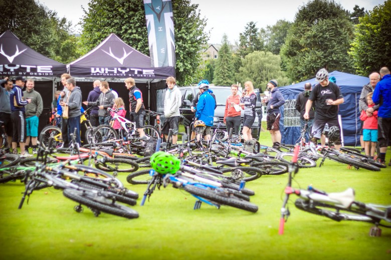 Over 400 riders had turned up to make their claim on the crown.