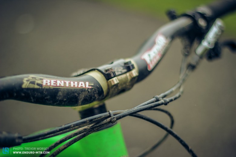 Renthal Fatbar Lite bars are 740mm wide, perfect for the tree lined Innerleithen.
