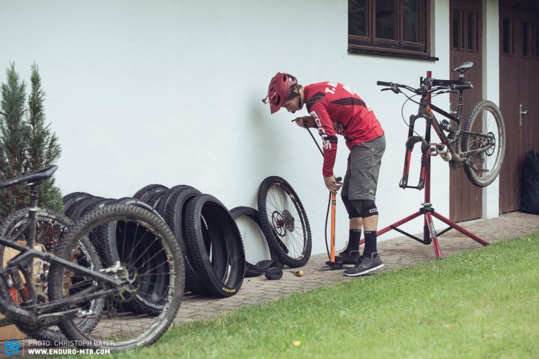 Zusammen mit dem Focus Trail Team Fahrer Tobias Reiser testeten wir die Reifen nicht nur  auf unterschiedlichen Untergründen, sondern auch bei verschiedenen Witterungsbedingungen.