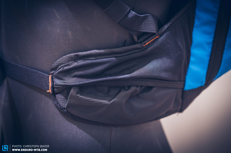 Practical: The integrated pocket helps to reach things quickly.