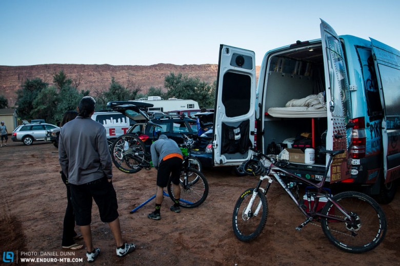 Finally race day dawned and racers started to roll out of their vans and prepping bikes. This should be a good one. 