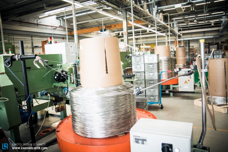 Factory Visit: DT Swiss – Teil 2: Die Speichen & Nippelproduktion
