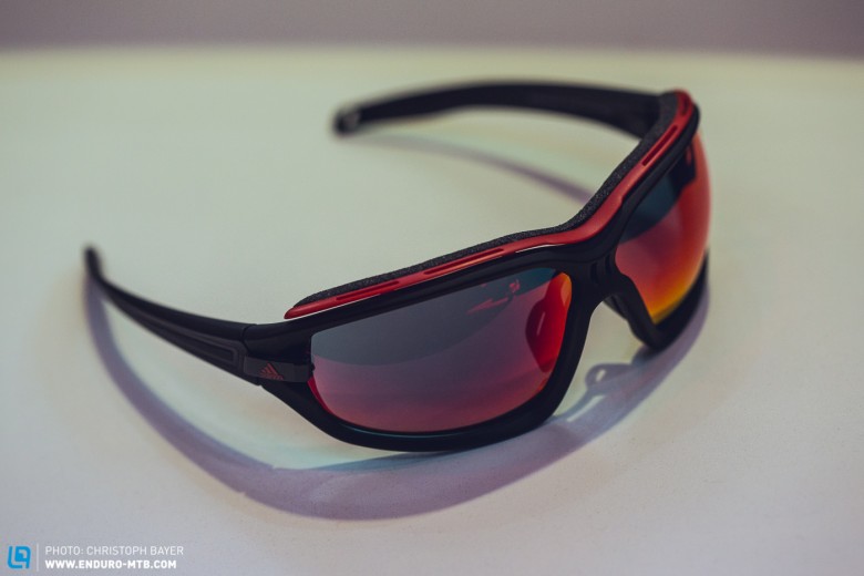 Große Filter (Gläser) sollen für maximalen Rundumblick und perfekten Schutz der Augen sorgen. 