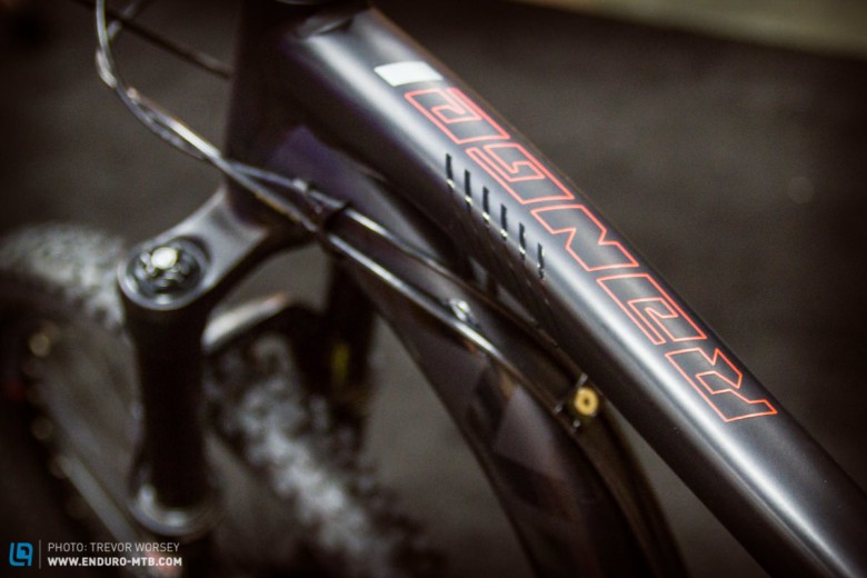 The  Rockshox Pike RC solo air 160mm 15mm fork is a real highlight.