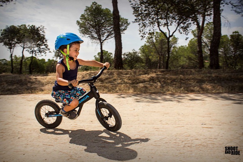 The Orbea Grow 0 is suited for 2-4 years old kids.