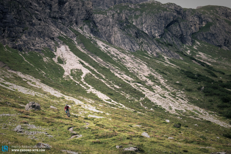Bei teils sehr verblockten, teils sehr schnellen Naturabfahrten in den Allgäuer Alpen kann das Bike sein volles Potenzial ausschöpfen. Bei Tretpassagen findet man dank 1x11 schnell den richtigen Gang.