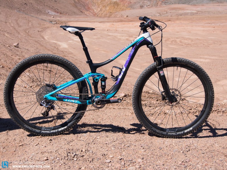 The Liv Lust advanced features 4 inches of Maestro Suspension, capable of race efforts or all-day trail adventures.
