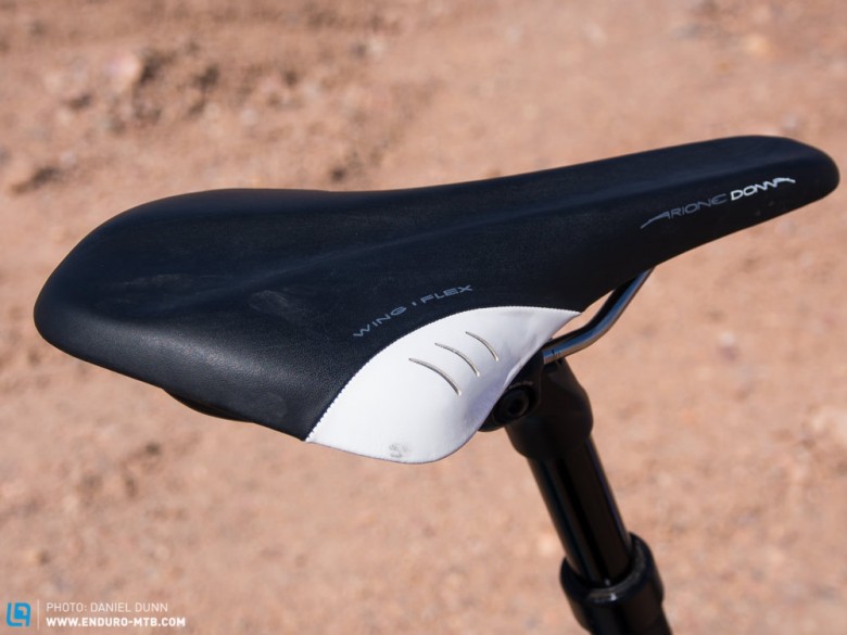 Fizik Arione Donna 00 saddle on top of Giant dropper post.  