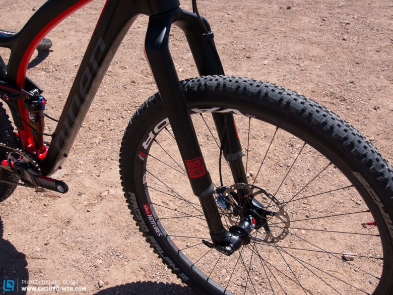 Featuring a stellar build kit, with 120mm RockShox RS-1, the Jet 9 is ready to tackle anything. 