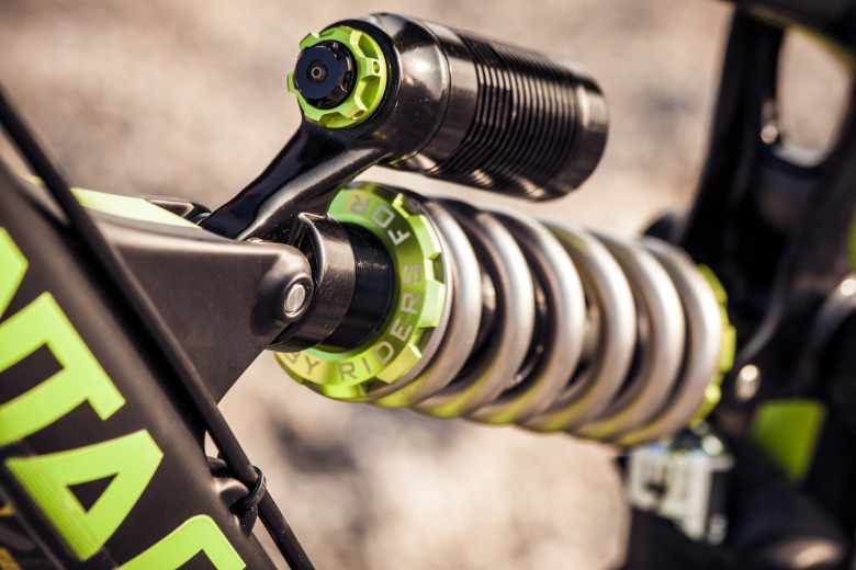 Cedric is one of the very few riders running a coil shock for enduro racing, a DVO Jade.