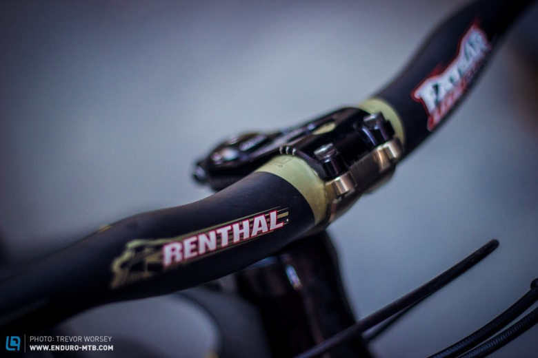The cockpit is from Renthal, with a duo stem and Fatbar Lite carbon bars.