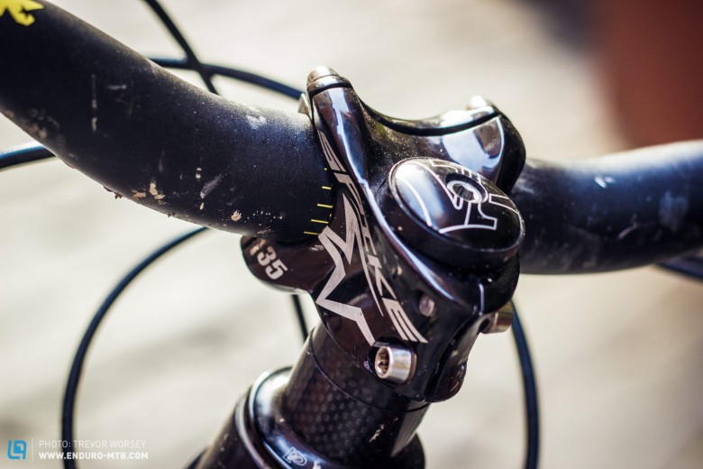 Jamie runs a short Spank Spike 35mm stem, combined with the new Spank VibraCORE bars 