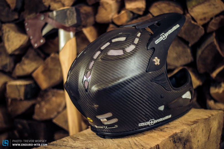 The Fixer Fullface is reinforced with carbon fiber throughout the entire helmet