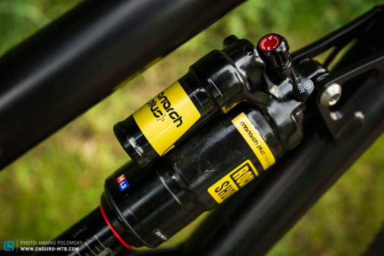 On RockShox Monarch Plus the progression was increased by four volume spacers.