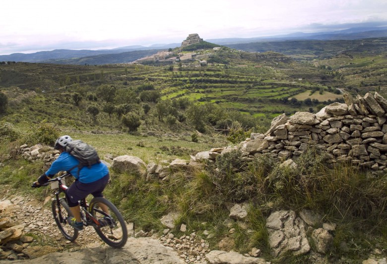 The setting is perfect for serious mountain biking, combining the fun of the trails to great viewing spots, amazingly diverse and very well preserved.