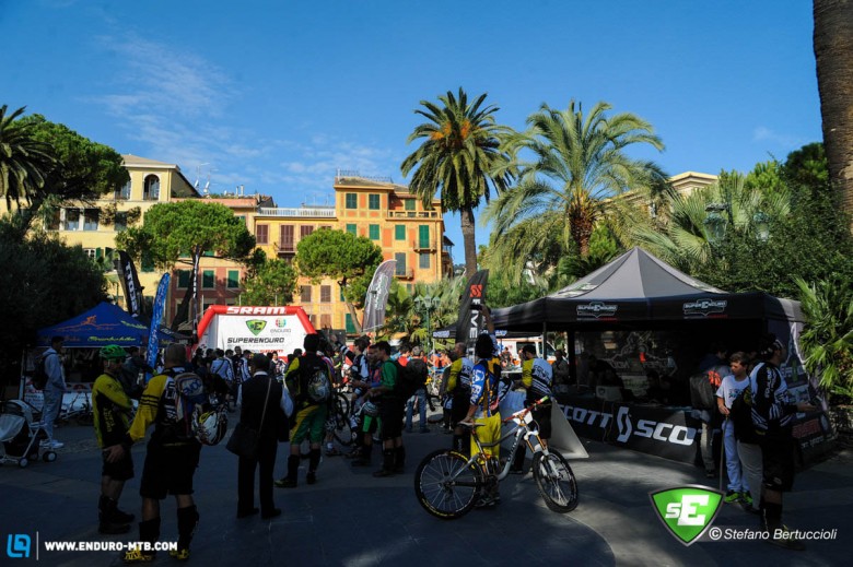 Massive partecipation to the last event of the season, a sunny and warm weekend on the Ligurian sea, attracted a lot of riders, teams and even shops to attend and witness the “Last dance” of the Superenduro powered by SRAM 2014 season.  