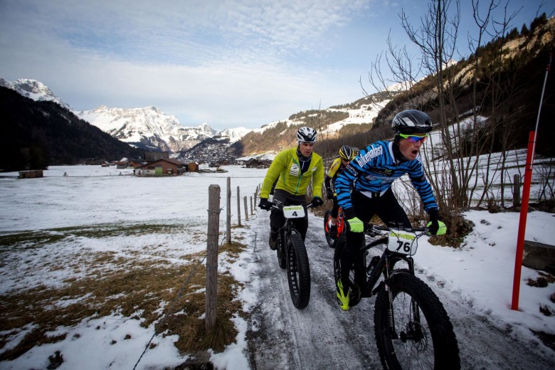 The leading group of the 2015 Snow Epic racing up the valley. © SNOW EPIC/Nick Muzik