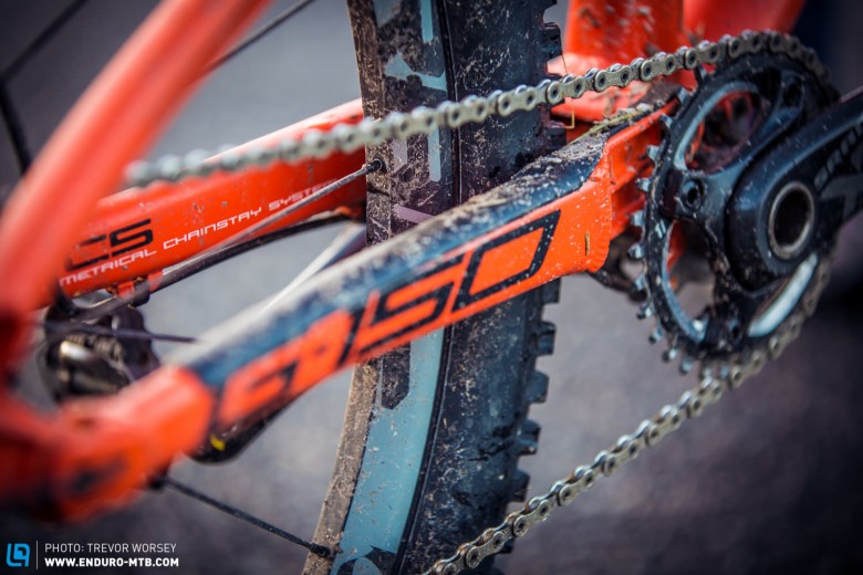 The short 425 mm chain stays make weight shifts and manuals a breeze