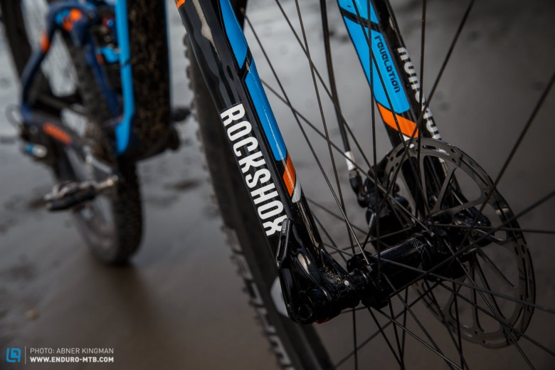 A larger fork and four piston brakes hint at the bikes mixed personality.