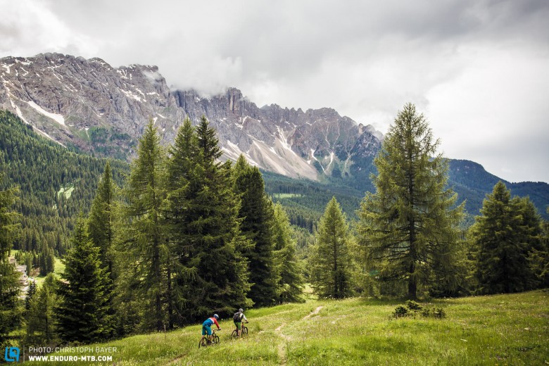 Satte grüne Wiesen, flowige Trails und ein atemberaubendes Panorama – Südtirol hat einiges zu bieten