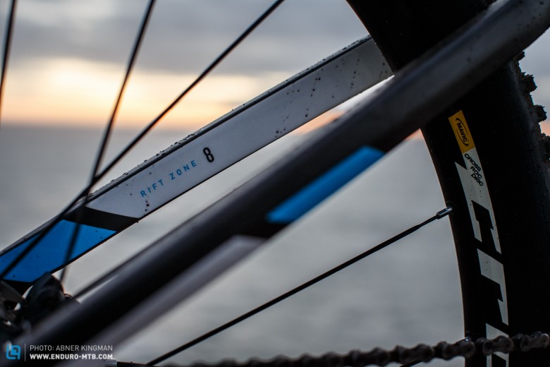 The Mavic CrossRoc rims suit the Rift Zone perfectly, offering tubeless compatibility and a balance of weight and strength.
