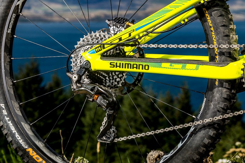 The Athertons will be running the tried and true XTR mechanical drivetrain.