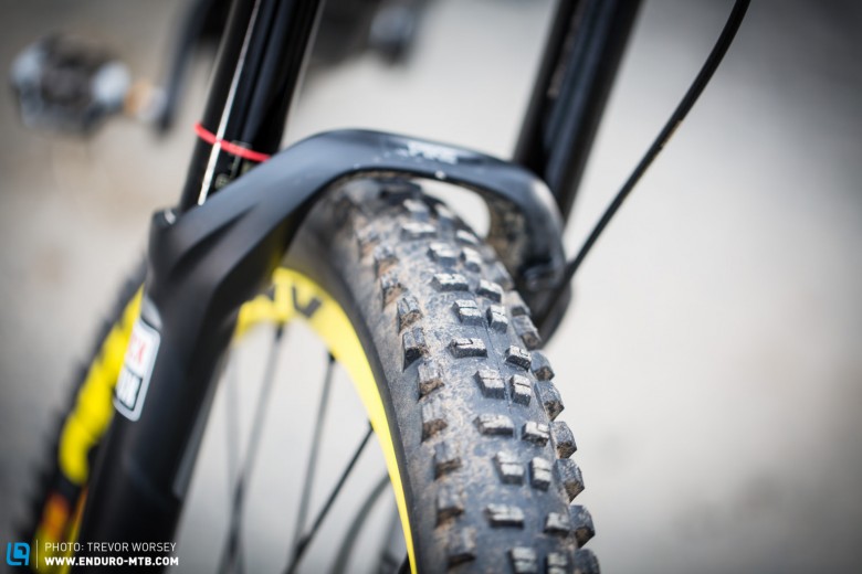 The Mavic Crossmax Charge 27.5 x 2.4 front tyre offers good grip and predictable handling